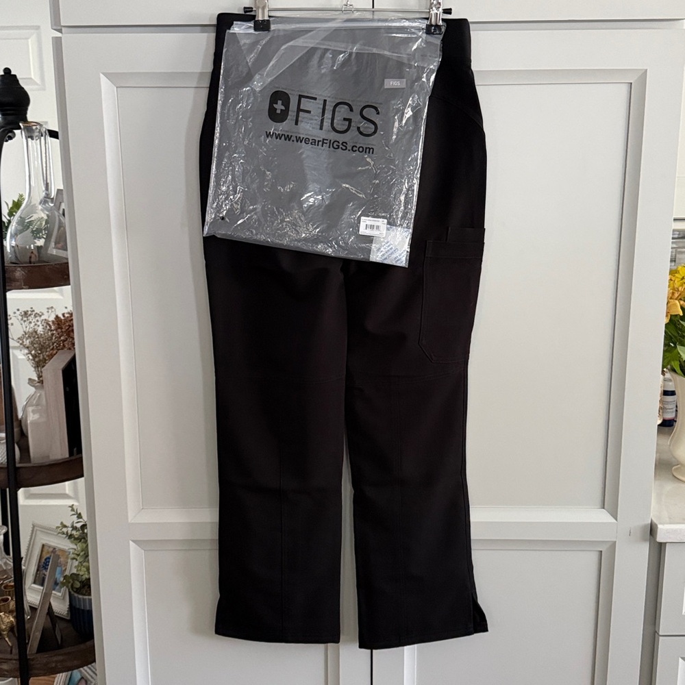 Figs NEW Women's Kade Cargo Scrub Pants in Black with Gray Drawstring Size s/p - Picture 5 of 7
